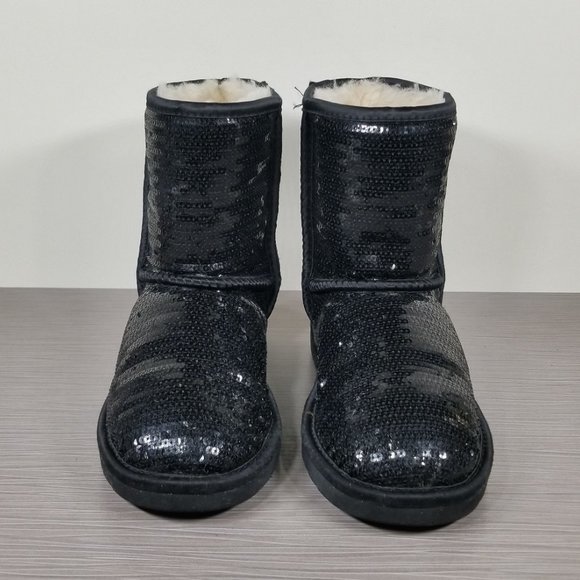 UGG Youth Classic Short Boot, Black Sparkle Sequins, Girls Size 2 / 32 - Picture 2 of 12